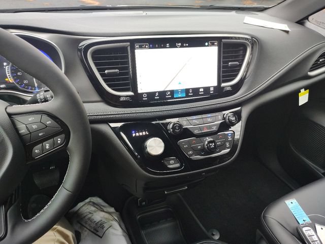 New 2026 Chrysler Pacifica Select FWD image 18