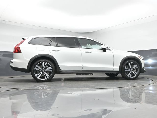 New 2026 Volvo V60 B5 Cross Country Plus w/ Climate Package AWD/4WD image 43