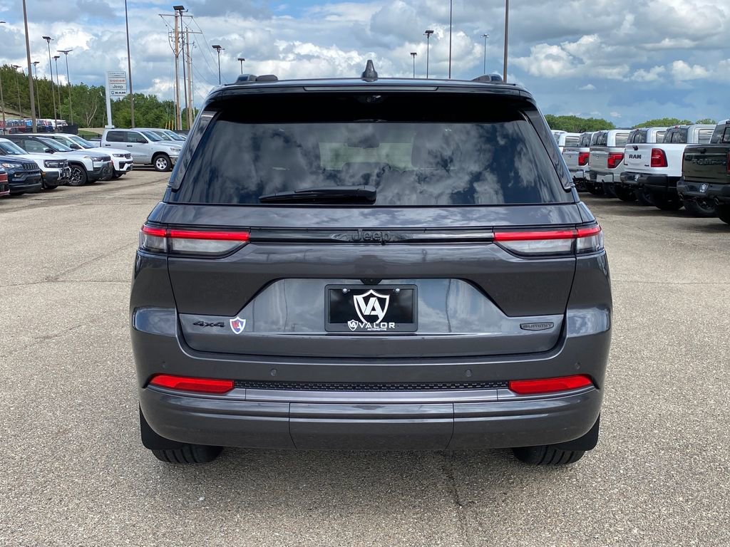 New 2026 Jeep Grand Cherokee Summit w/ Obsidian Package AWD/4WD image 5