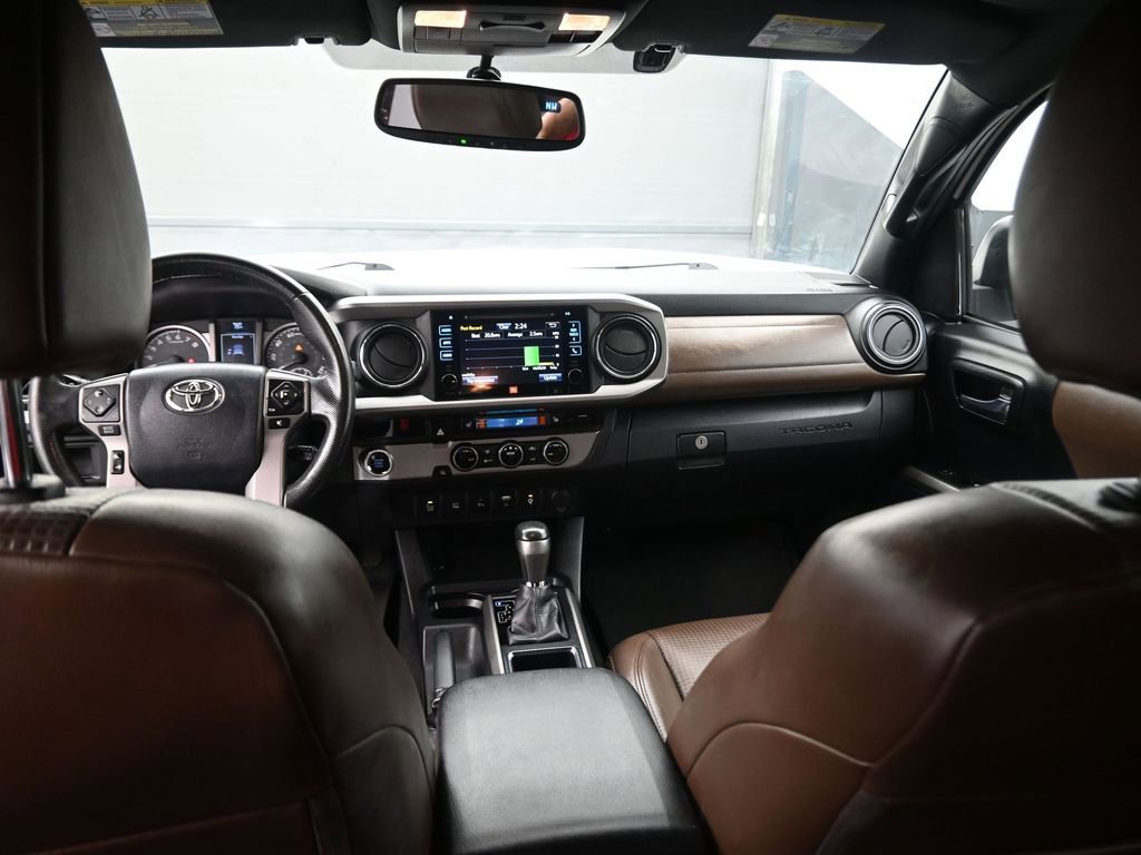 Used 2017 Toyota Tacoma Limited image 13