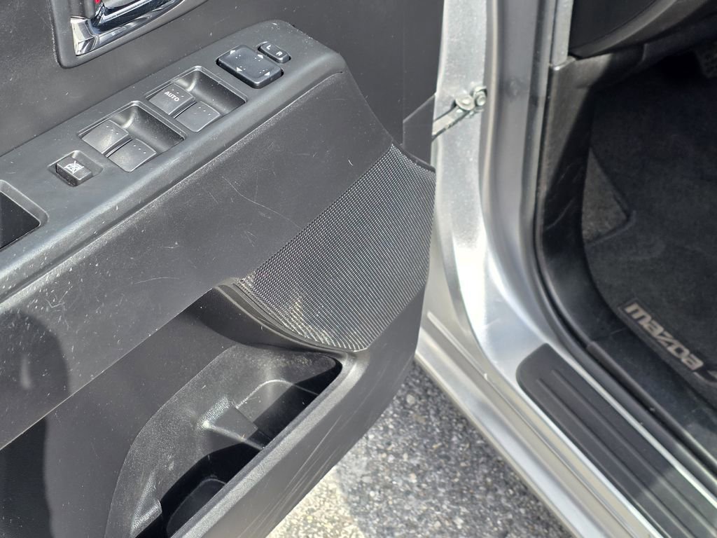 Used 2015 MAZDA MAZDA5 Sport image 16