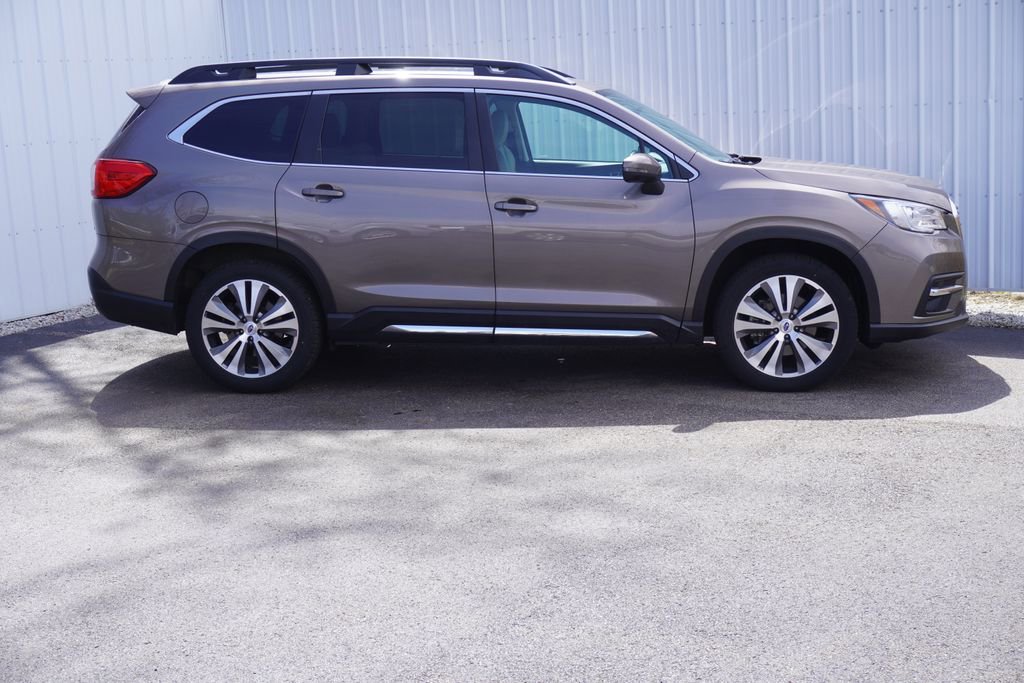 Used 2022 Subaru Ascent Limited w/ Technology Package AWD/4WD image 2