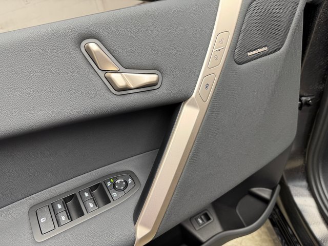 Used 2026 BMW iX xDrive60 image 11