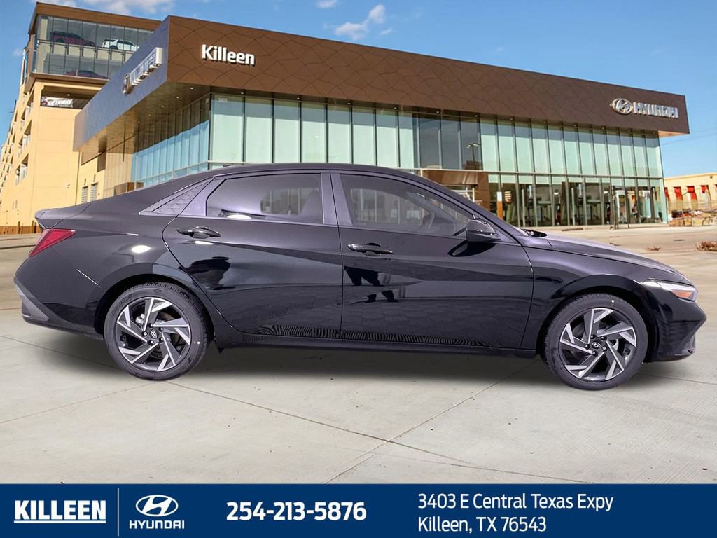 Used 2025 Hyundai Elantra Sport FWD image 10