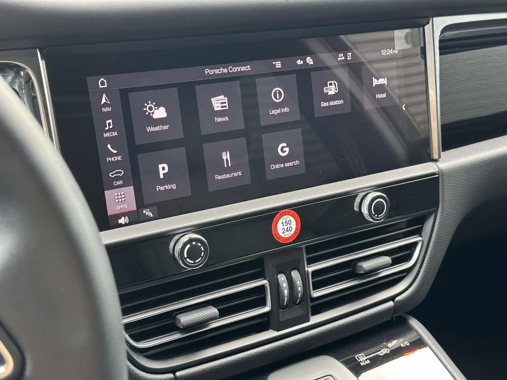 Certified 2026 Porsche Macan AWD/4WD image 28