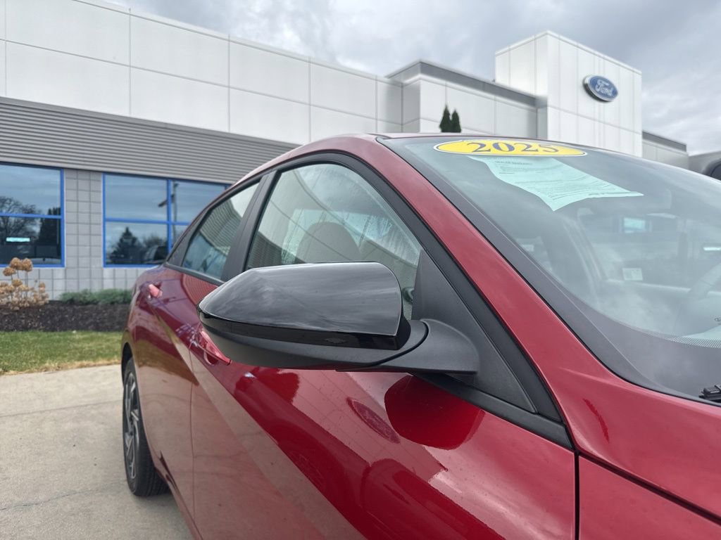 Used 2025 Hyundai Elantra Sport image 15