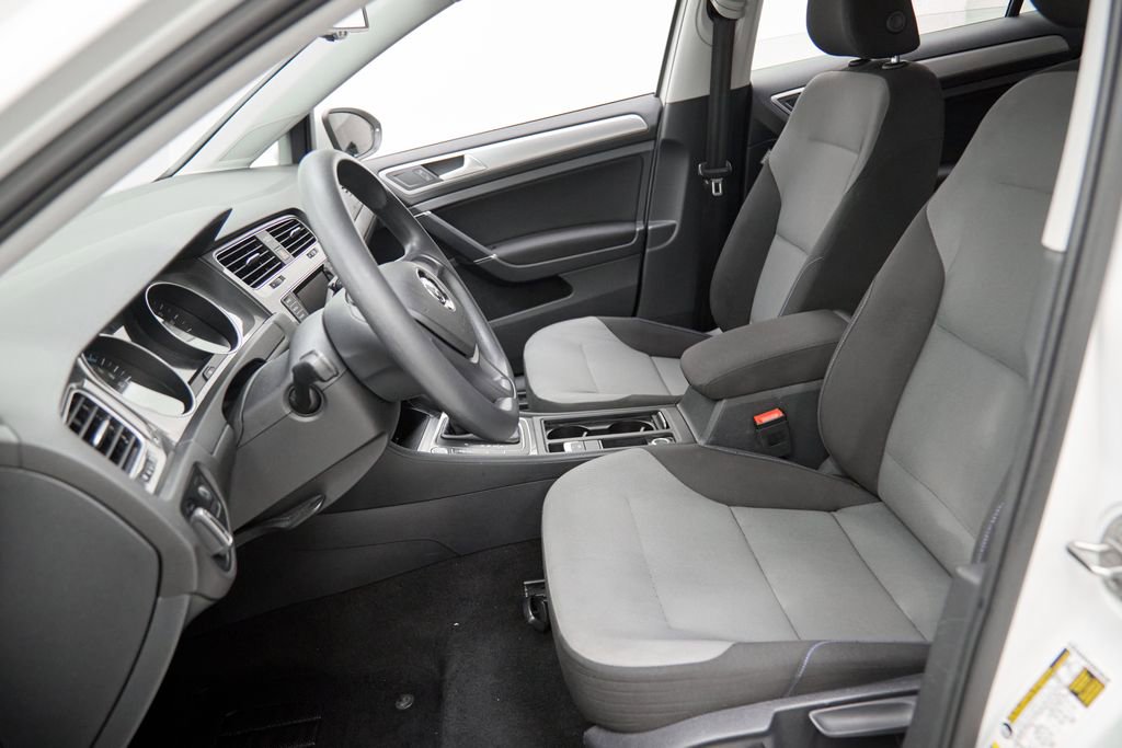 Used 2015 Volkswagen e-Golf Limited Edition image 21