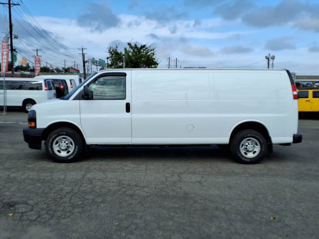 Used 2020 Chevrolet Express 2500 Extended w/ Enhanced Convenience Package RWD image 4