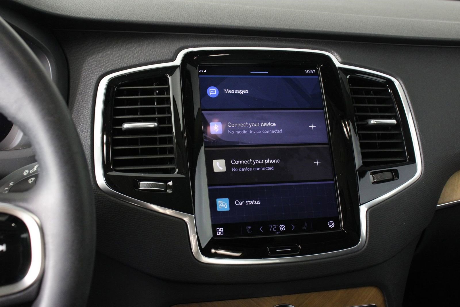 Certified 2023 Volvo XC90 T8 Plus w/ Protection Package Premier image 9