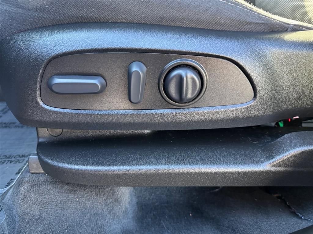 Used 2023 Chevrolet Traverse LT image 16