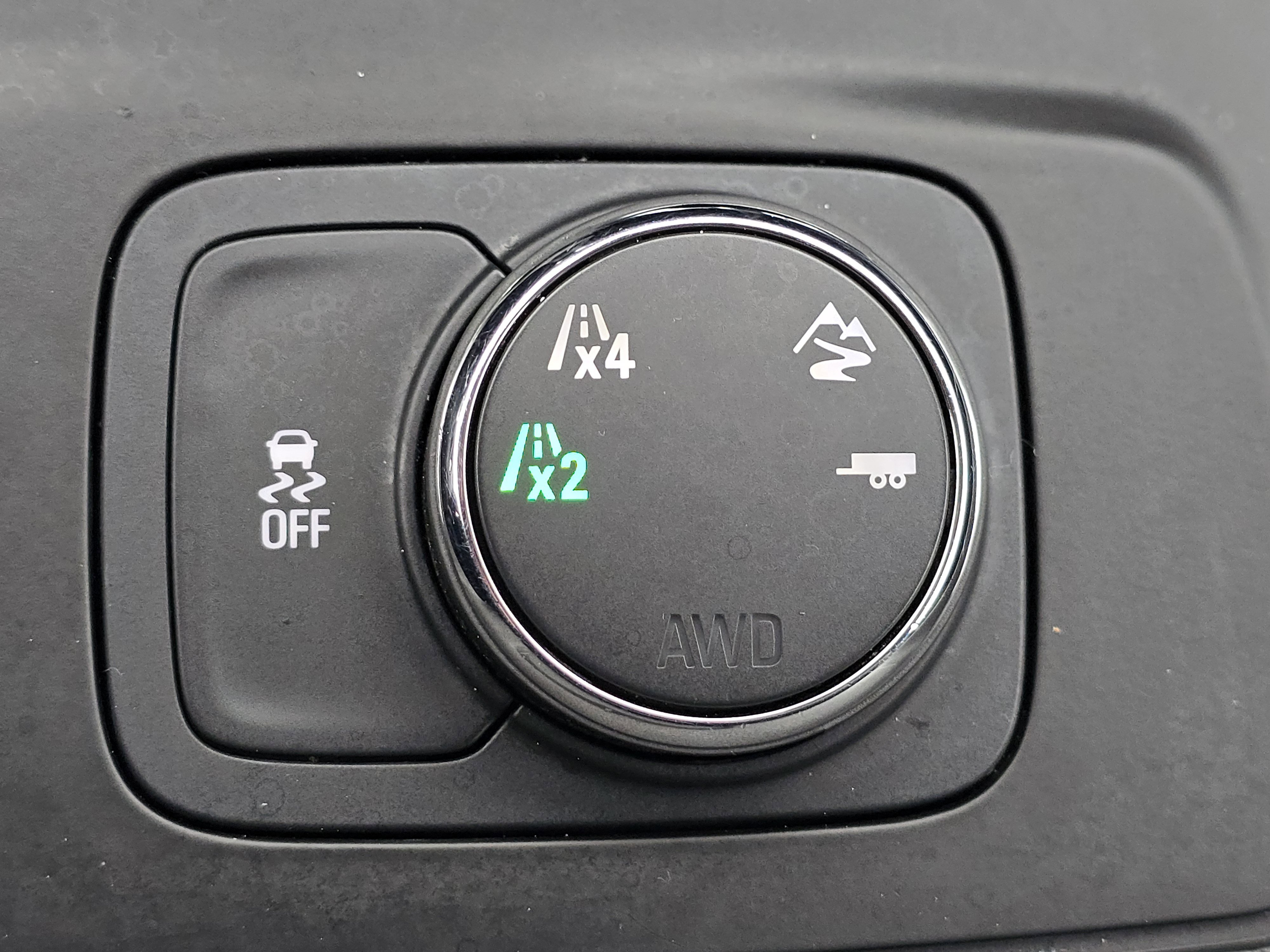 Used 2021 Chevrolet Traverse LT w/ LPO, Floor Liner Package image 25