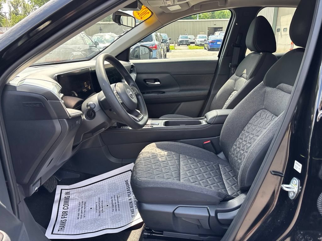 Used 2025 Nissan Kicks SV w/ SV Premium Package AWD/4WD image 12