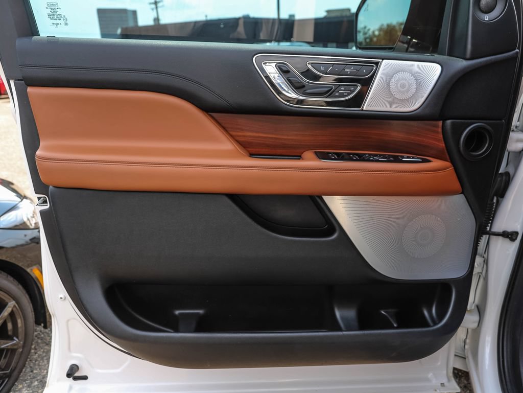Used 2019 Lincoln Navigator Reserve AWD/4WD image 9