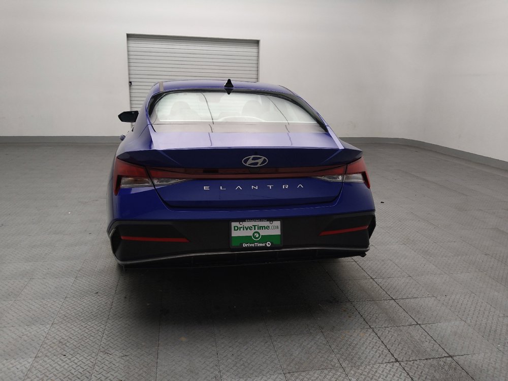 Used 2025 Hyundai Elantra SE FWD image 6