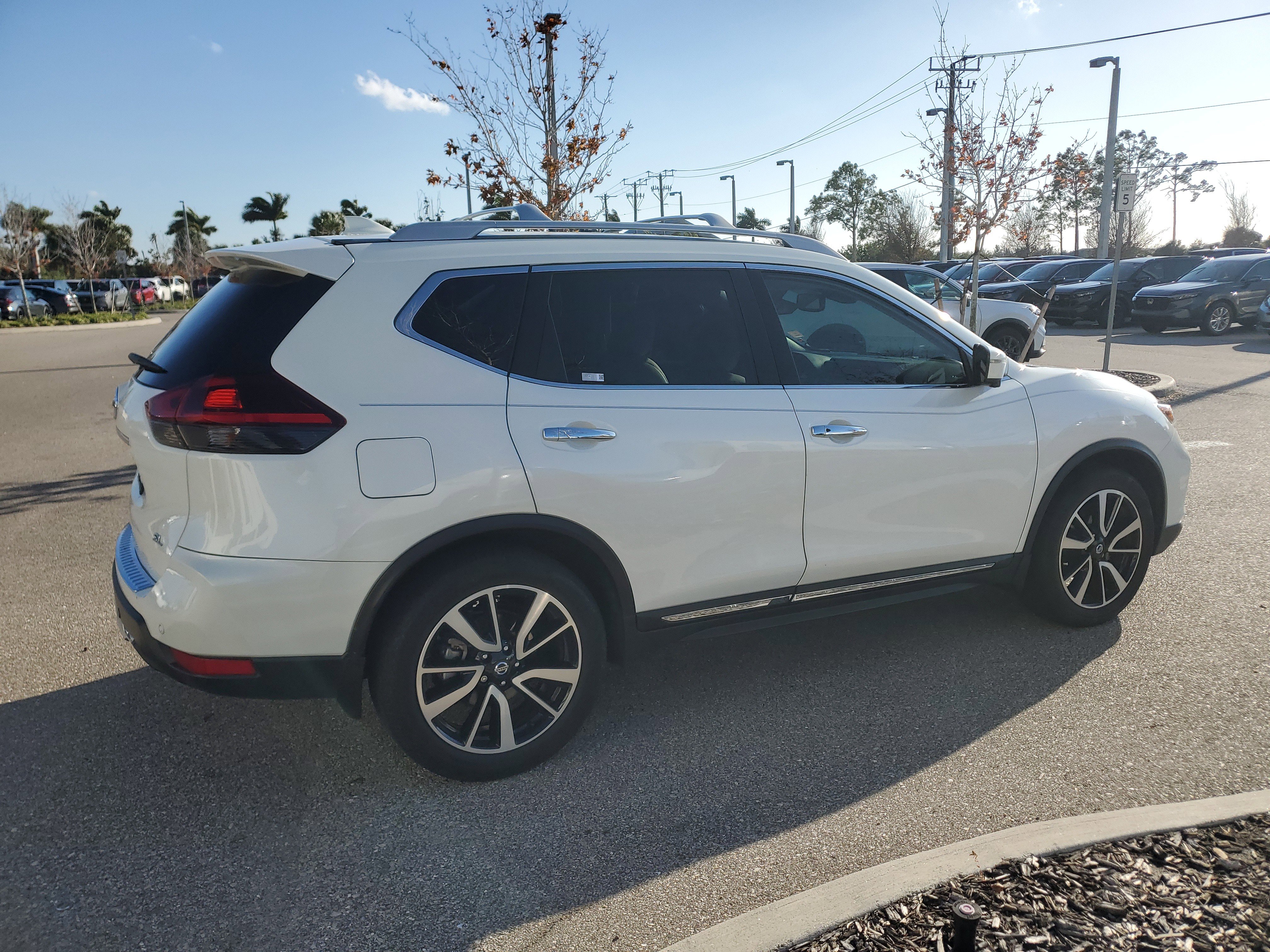 Used 2020 Nissan Rogue SL w/ Premium Package image 7