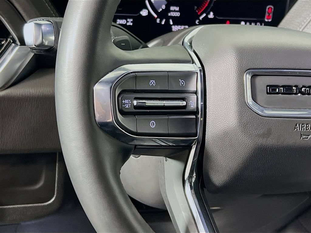 Used 2025 GMC Yukon XL Denali AWD/4WD image 10