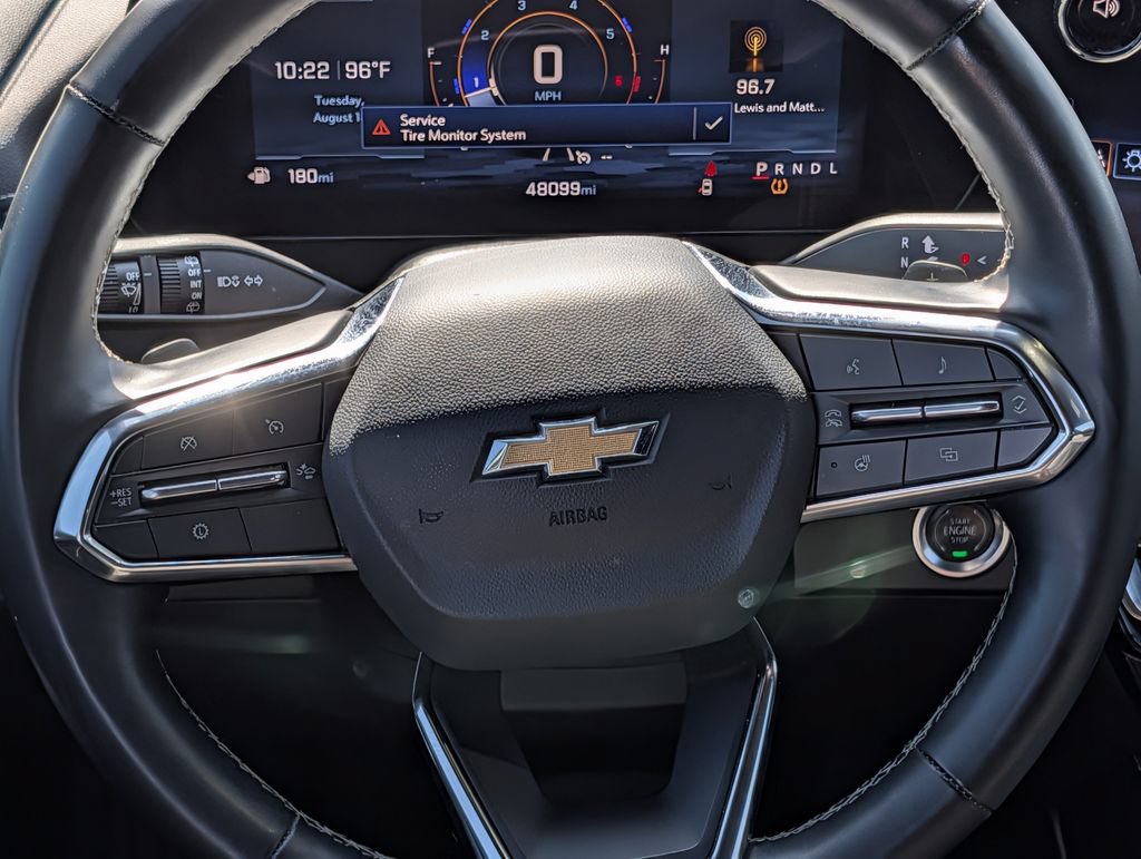 Used 2025 Chevrolet Traverse LT FWD image 14