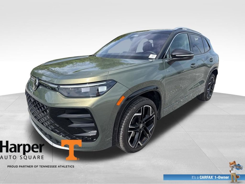 Used 2025 Volkswagen Tiguan SEL R-Line image 1