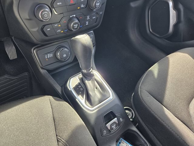 Used 2023 Jeep Renegade Latitude AWD/4WD image 16