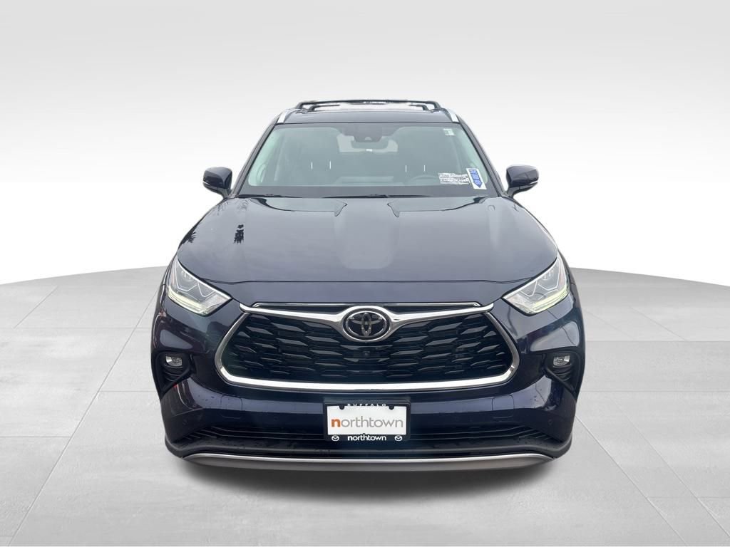 Used 2022 Toyota Highlander Platinum image 3