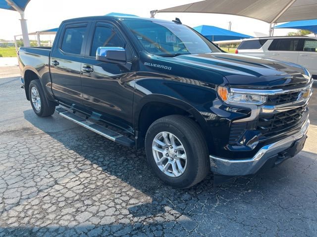 Used 2023 Chevrolet Silverado 1500 LT AWD/4WD image 3