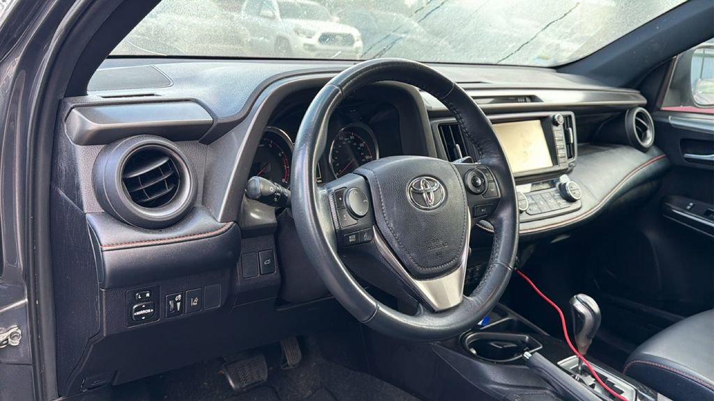 Used 2018 Toyota RAV4 SE w/ Power Extra Value Package FWD image 10