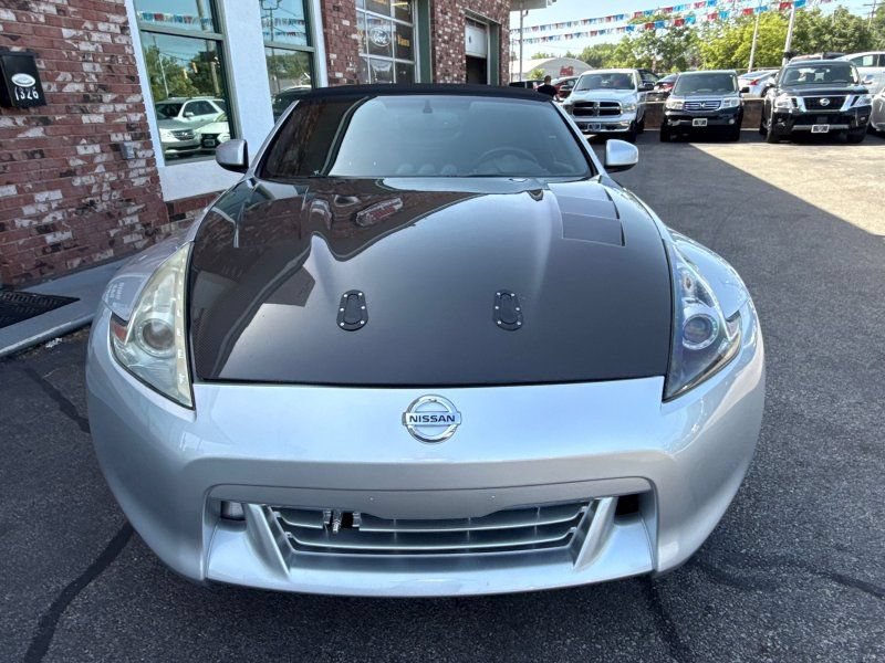 Used 2010 Nissan 370Z Touring RWD image 5
