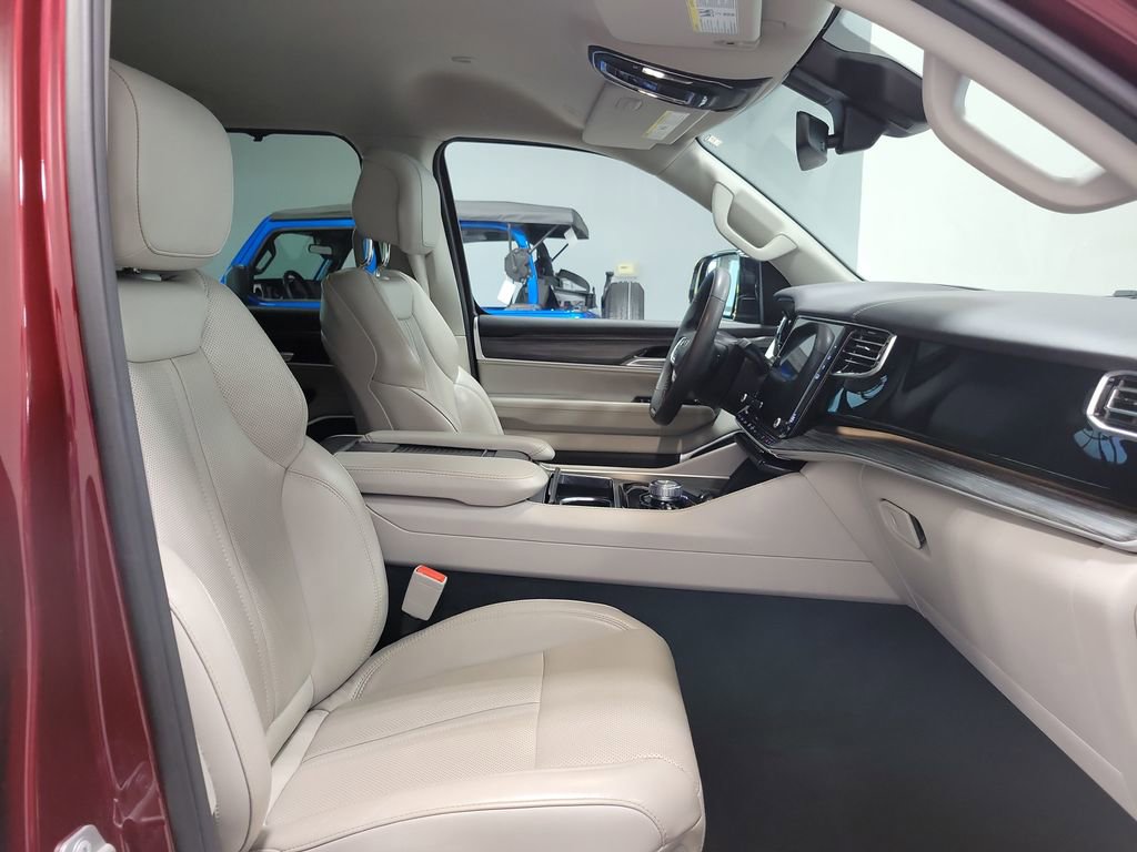 Used 2023 Jeep Wagoneer L Series II w/ Convenience Group I AWD/4WD image 23