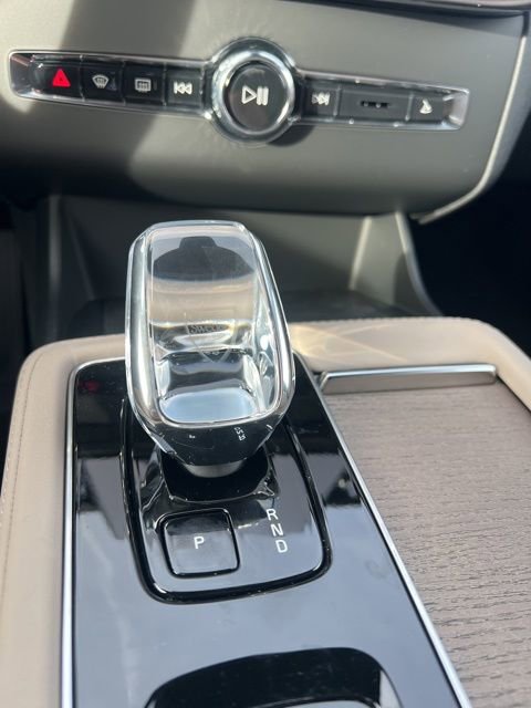 New 2026 Volvo XC90 T8 Plus w/ Protection Package Premier AWD/4WD image 18