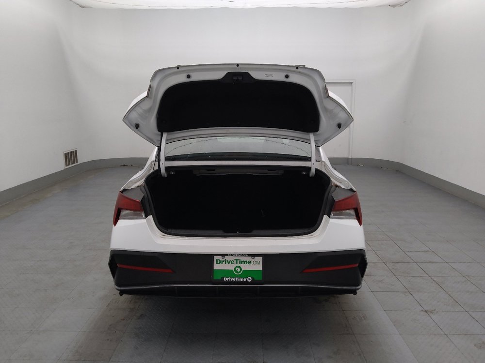 Used 2025 Hyundai Elantra SE image 29