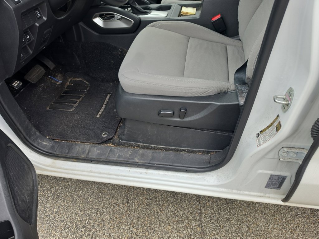 Used 2024 Nissan Frontier SV AWD/4WD image 15