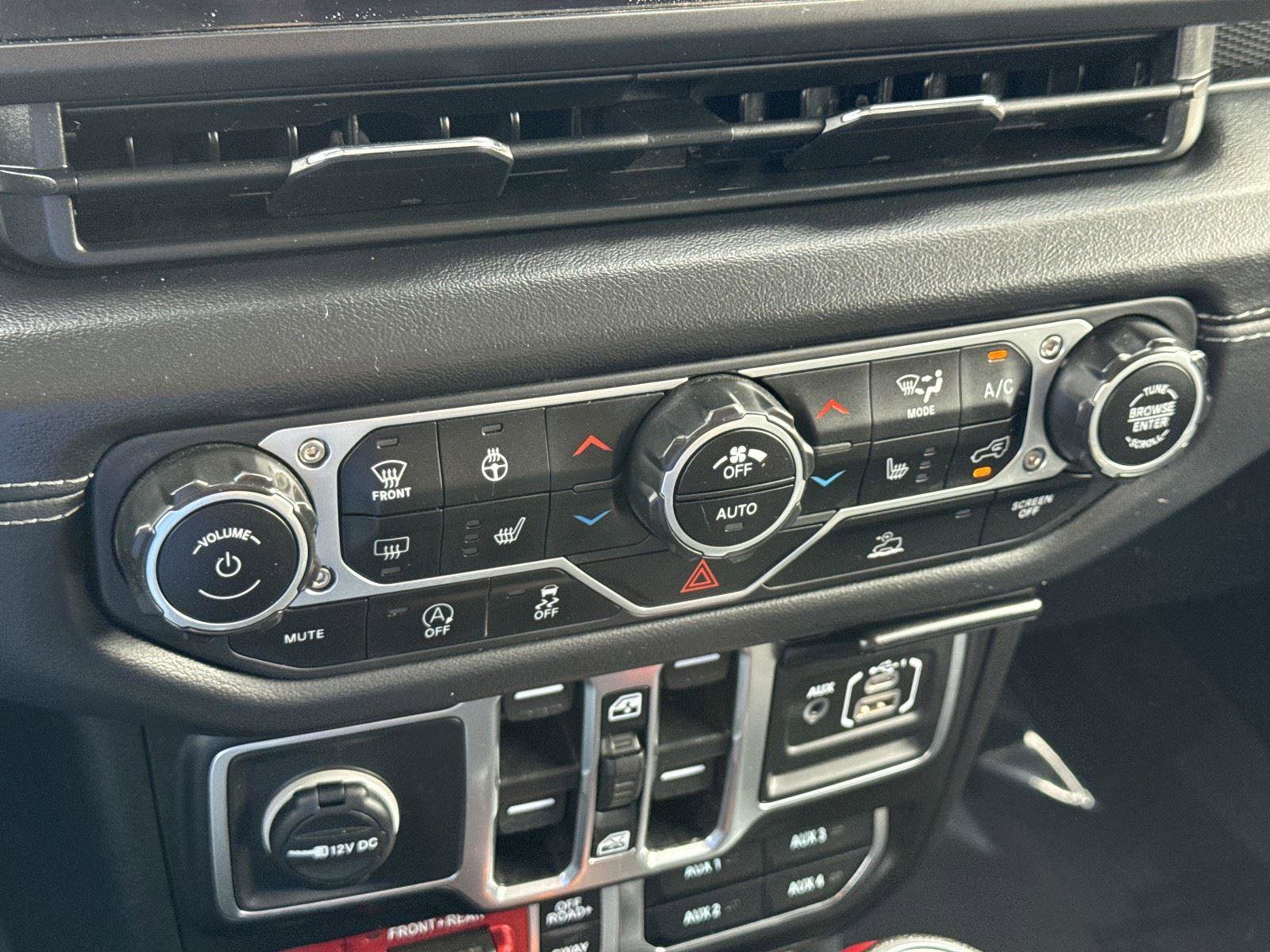 Certified 2025 Jeep Gladiator Rubicon w/ Convenience Group AWD/4WD image 18