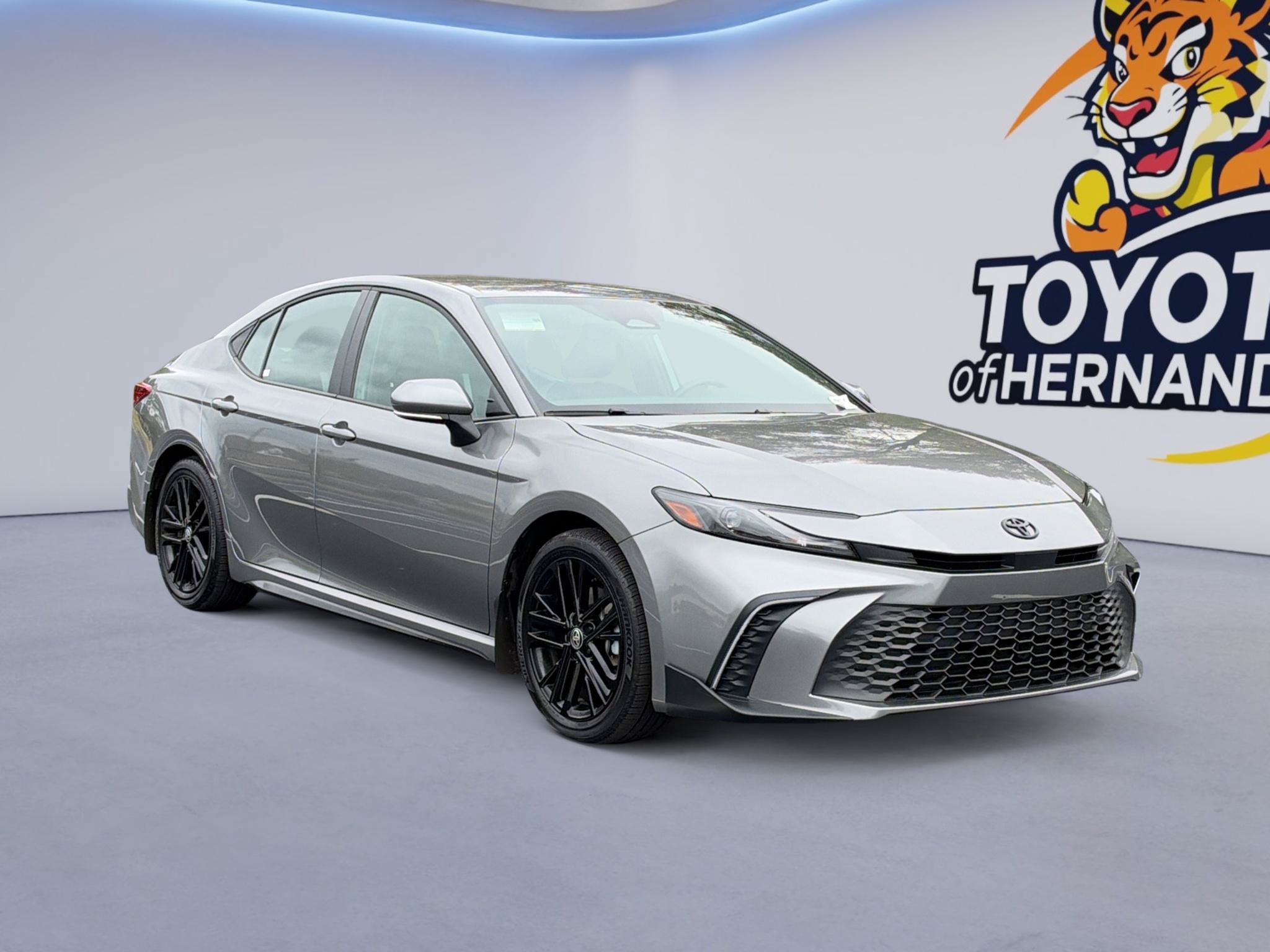 Used 2026 Toyota Camry SE FWD image 3