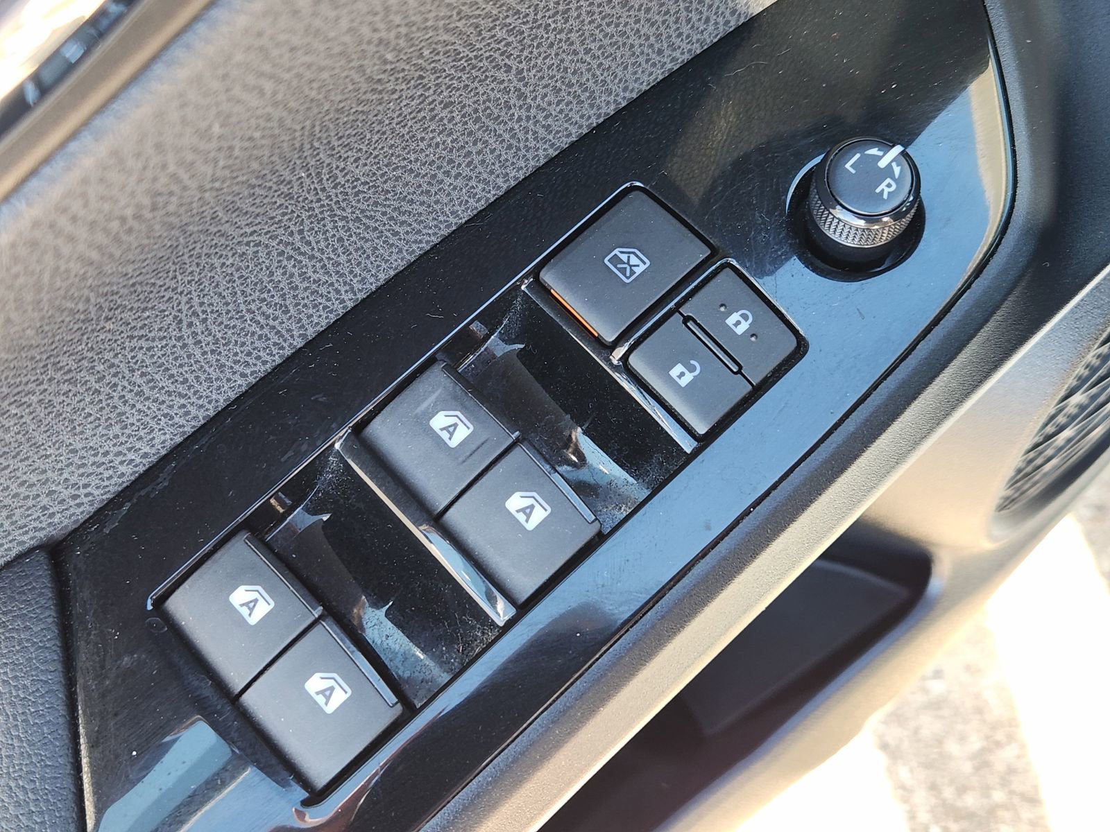 Used 2016 Toyota Prius Four w/ Advanced Technology Package image 32