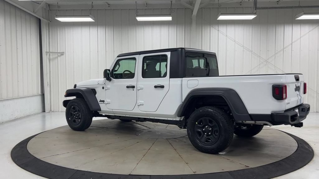 Used 2023 Jeep Gladiator Sport AWD/4WD image 6