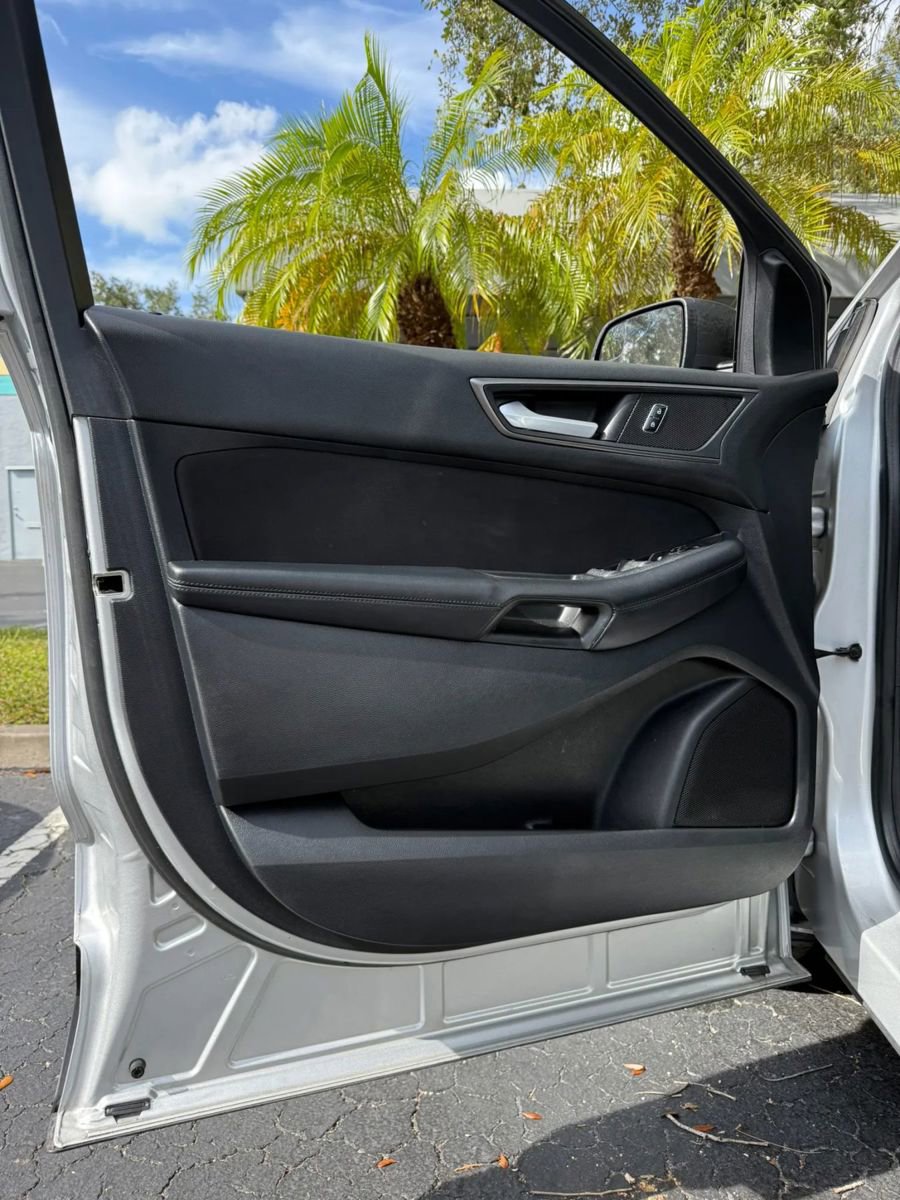 Used 2018 Ford Edge SE image 17