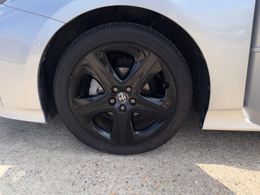 Used 2022 Toyota Prius FWD image 28