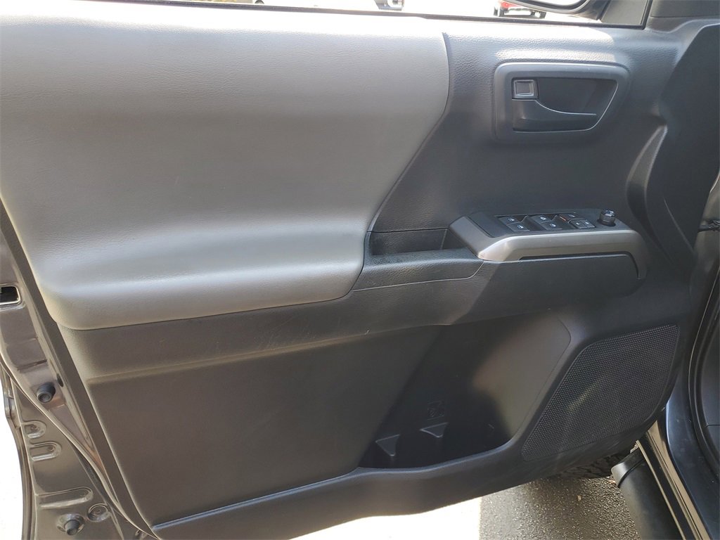 Used 2022 Toyota Tacoma SR5 w/ Technology Package image 18