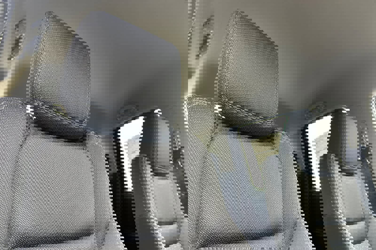 Used 2025 Nissan Frontier SV w/ SV Convenience Package image 16