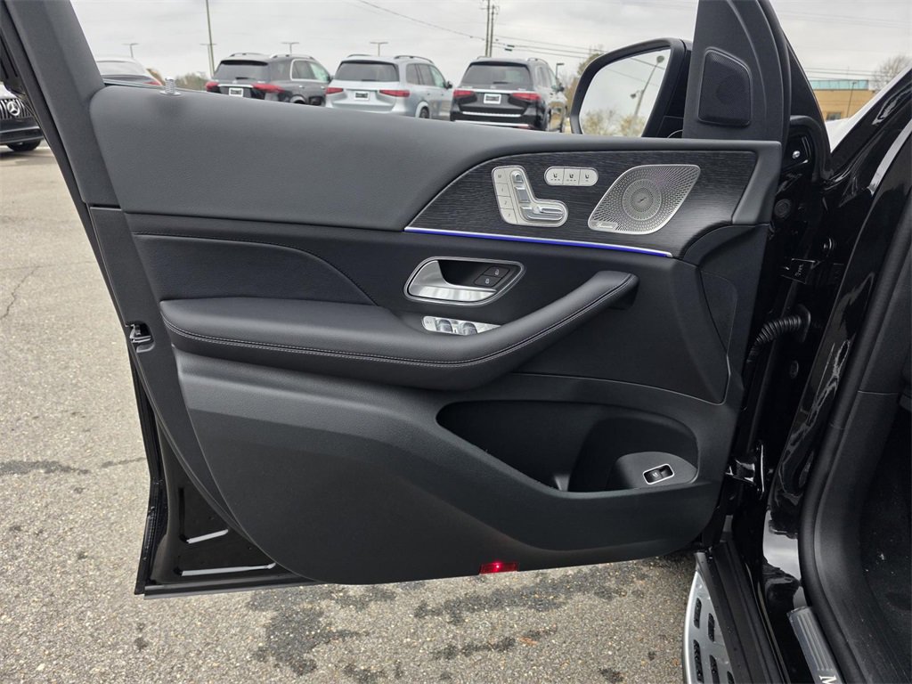New 2026 Mercedes-Benz GLS 580 4MATIC image 11