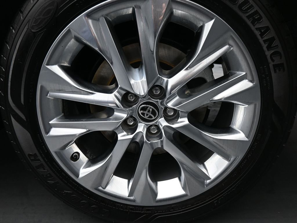 Used 2020 Toyota Highlander XLE FWD image 15