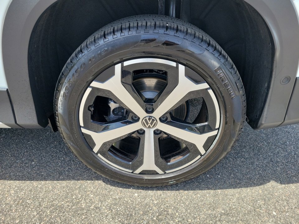 Certified 2025 Volkswagen Tiguan SE w/ Panoramic Sunroof Package image 27