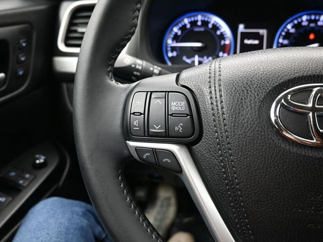 Used 2017 Toyota Highlander Limited AWD/4WD image 26