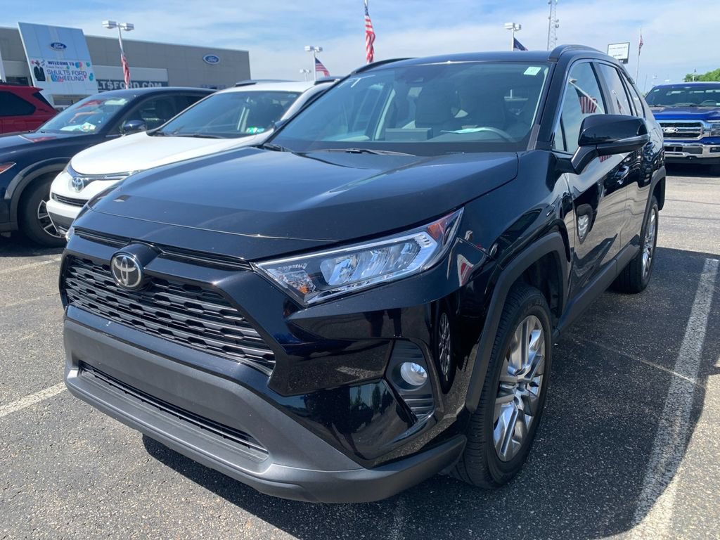 Used 2020 Toyota RAV4 XLE Premium AWD/4WD image 5