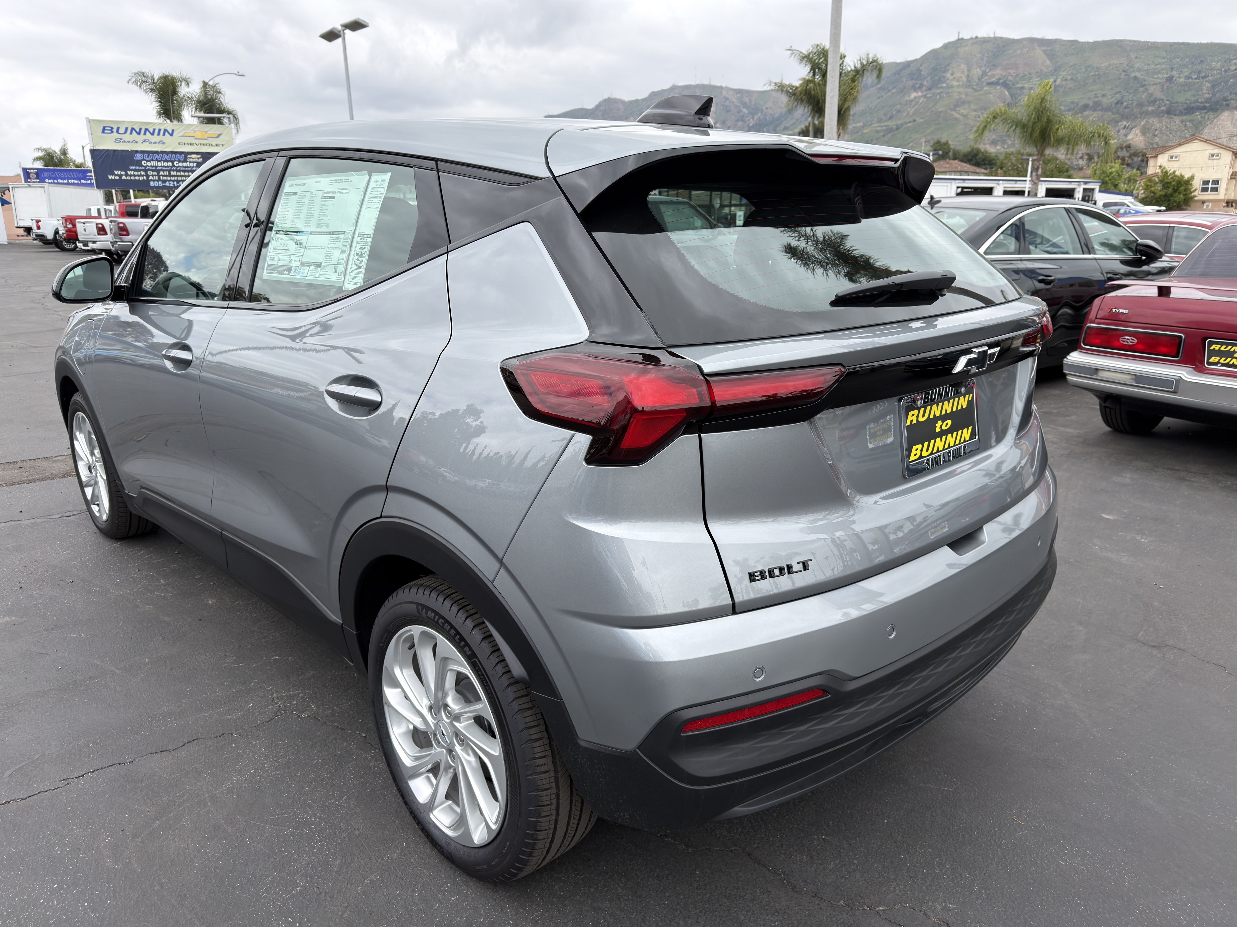 New 2027 Chevrolet Bolt LT w/ Comfort Package FWD image 7