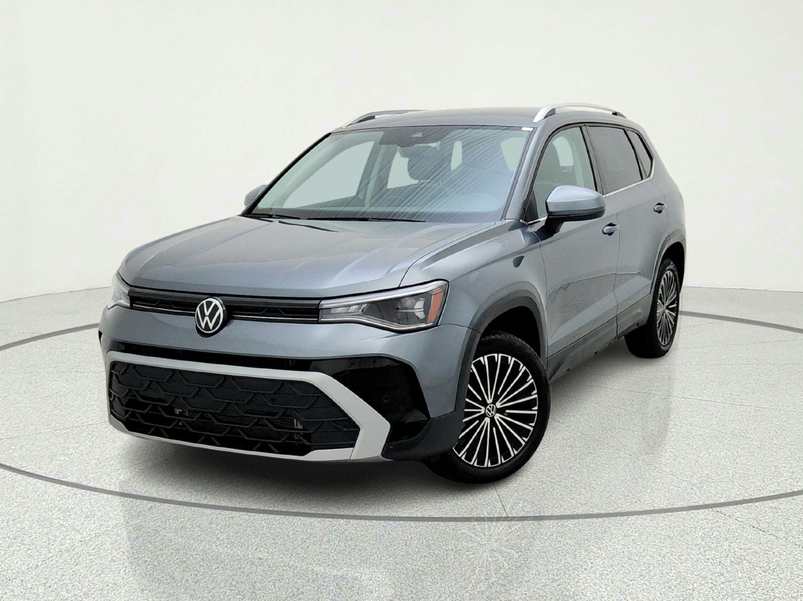 Used 2025 Volkswagen Taos SE FWD image 2