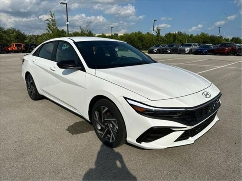 Used 2025 Hyundai Elantra SEL image 7