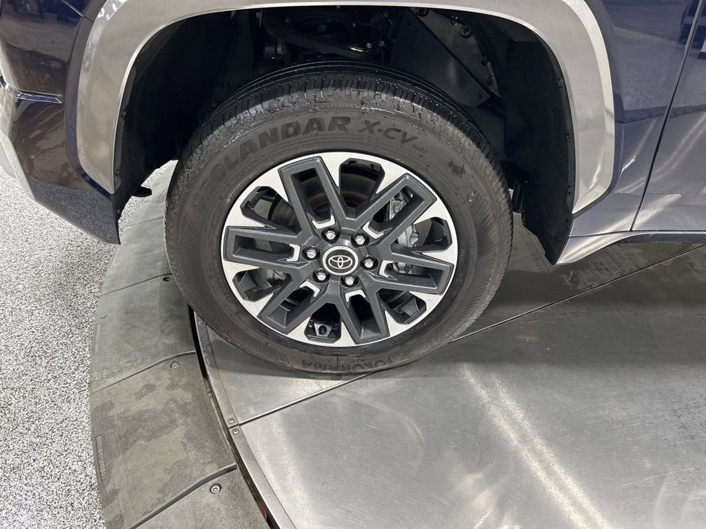 Used 2024 Toyota Tundra Limited AWD/4WD image 31