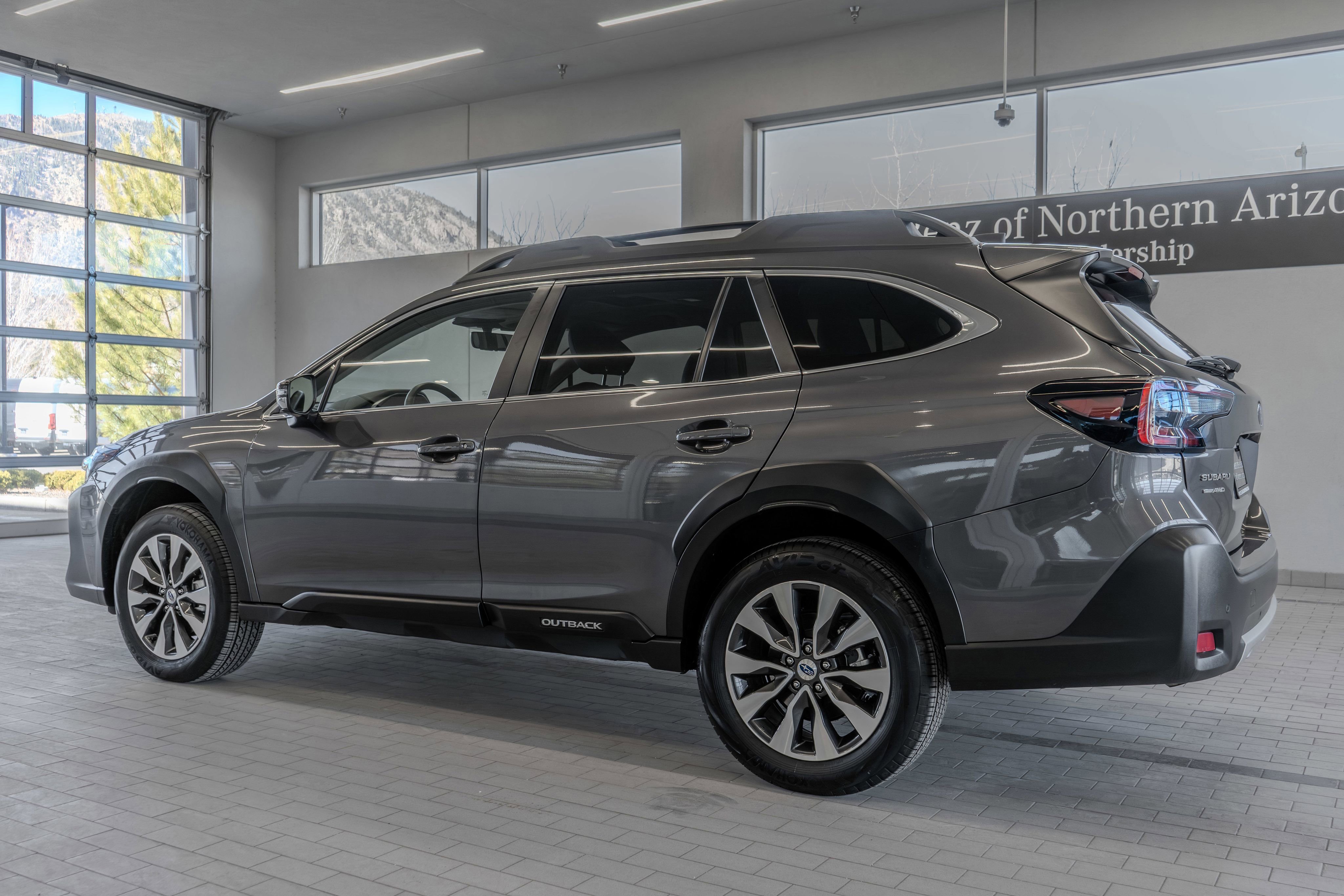 Used 2025 Subaru Outback Limited image 13