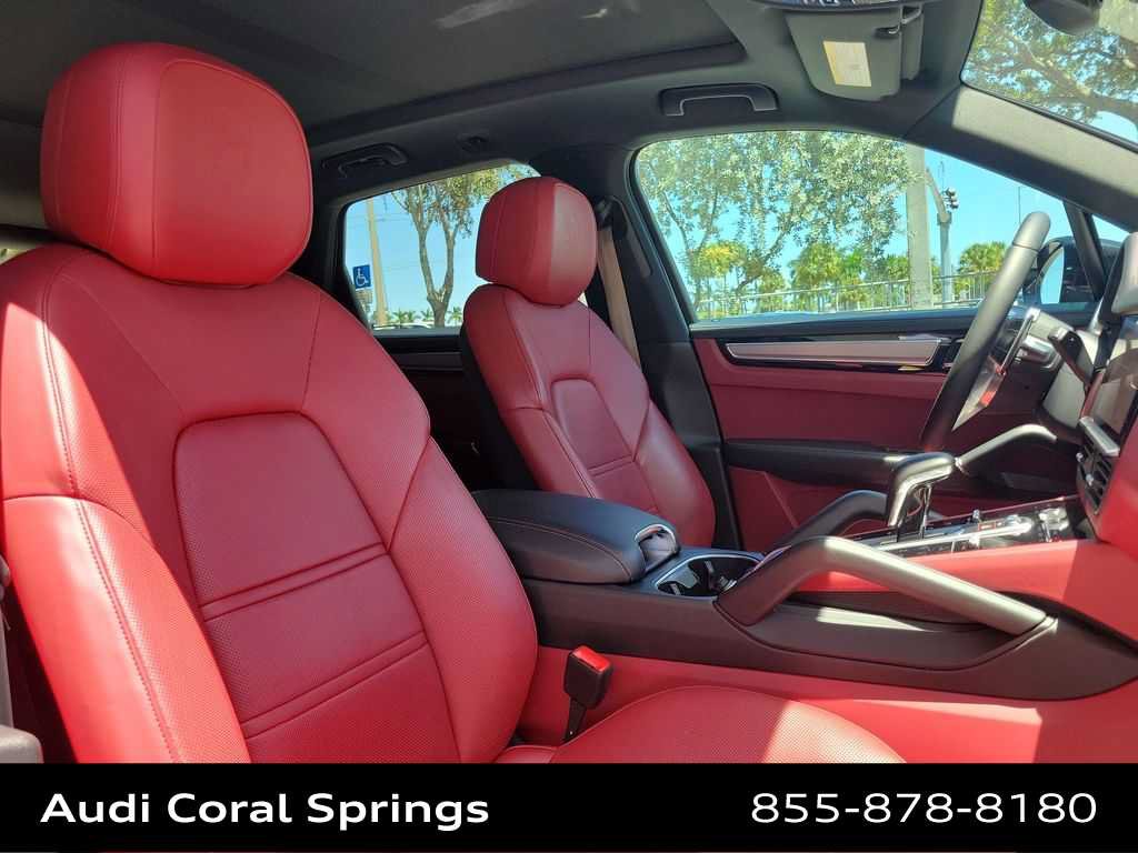 Used 2023 Porsche Cayenne AWD/4WD image 22